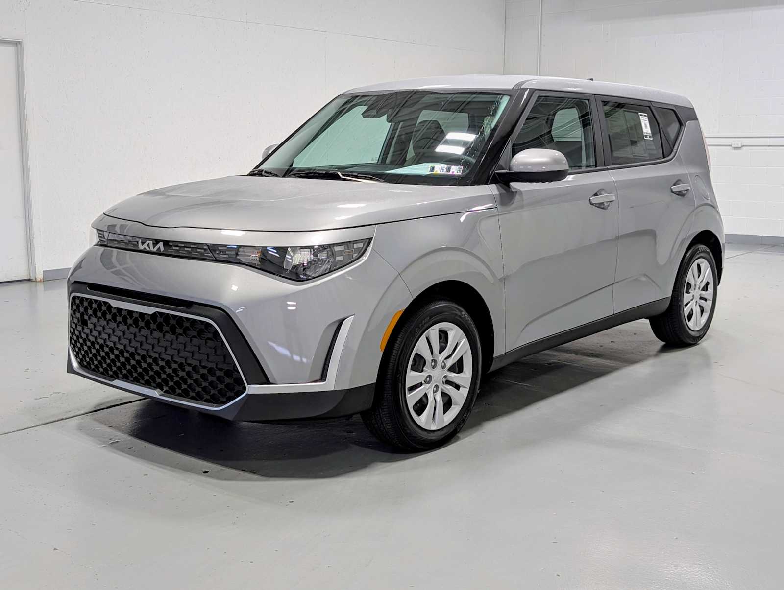 2023 Kia Soul LX's photo