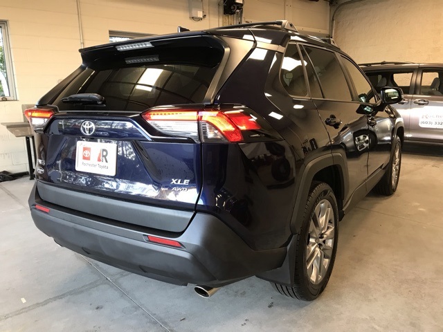 2023 Toyota RAV4 XLE Premium photo 3