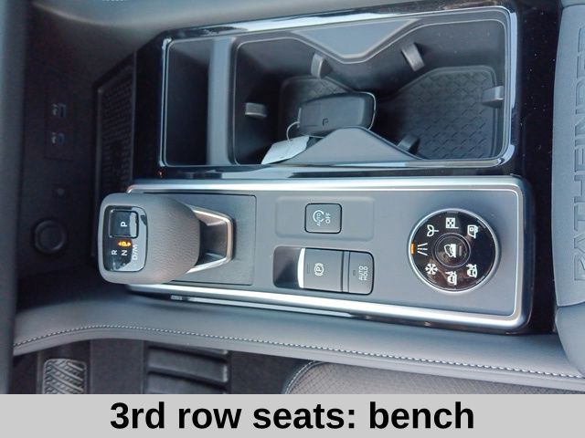 2025 Nissan Pathfinder SL photo 12