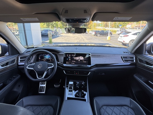 2024 Volkswagen Atlas SEL Premium R-Line photo 26