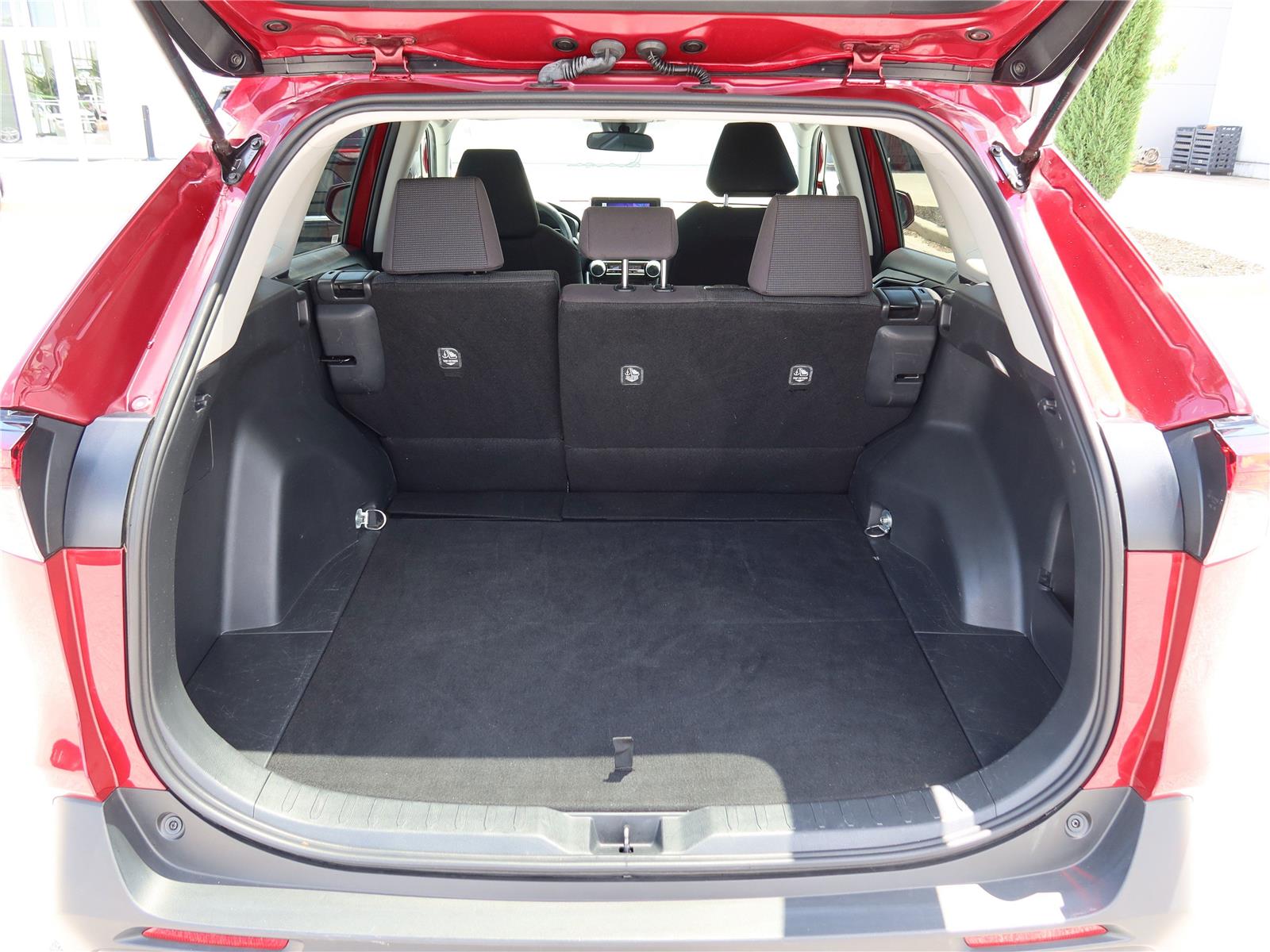 2024 Toyota RAV4 LE photo 4