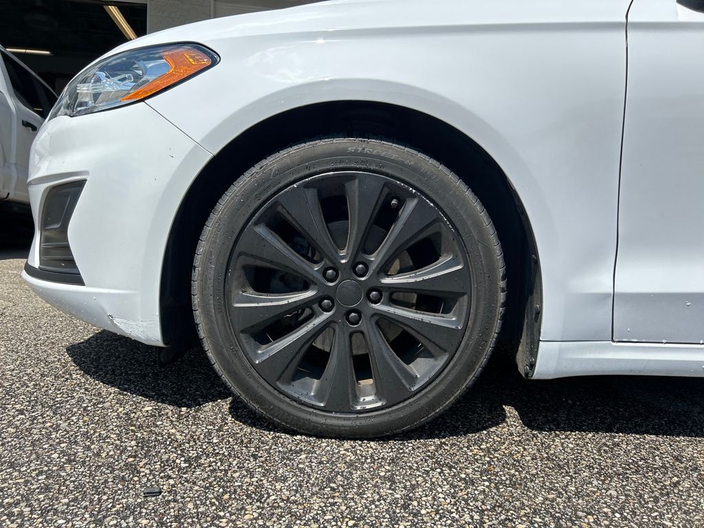 2020 Ford Fusion SE photo 5