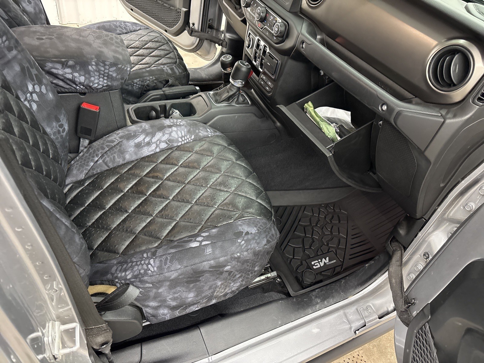 2020 Jeep Gladiator Sport photo 18