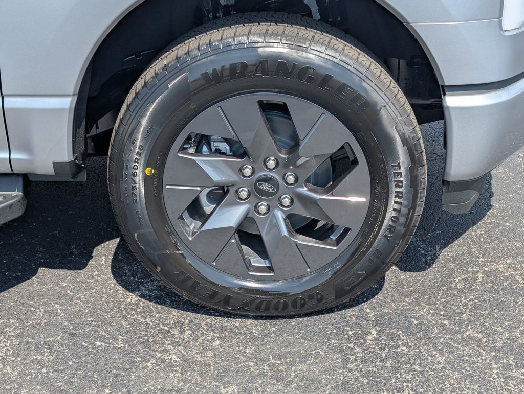 2025 Ford F-150 Lightning photo 15