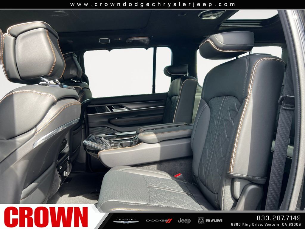 2025 Jeep Grand Wagoneer III photo 11
