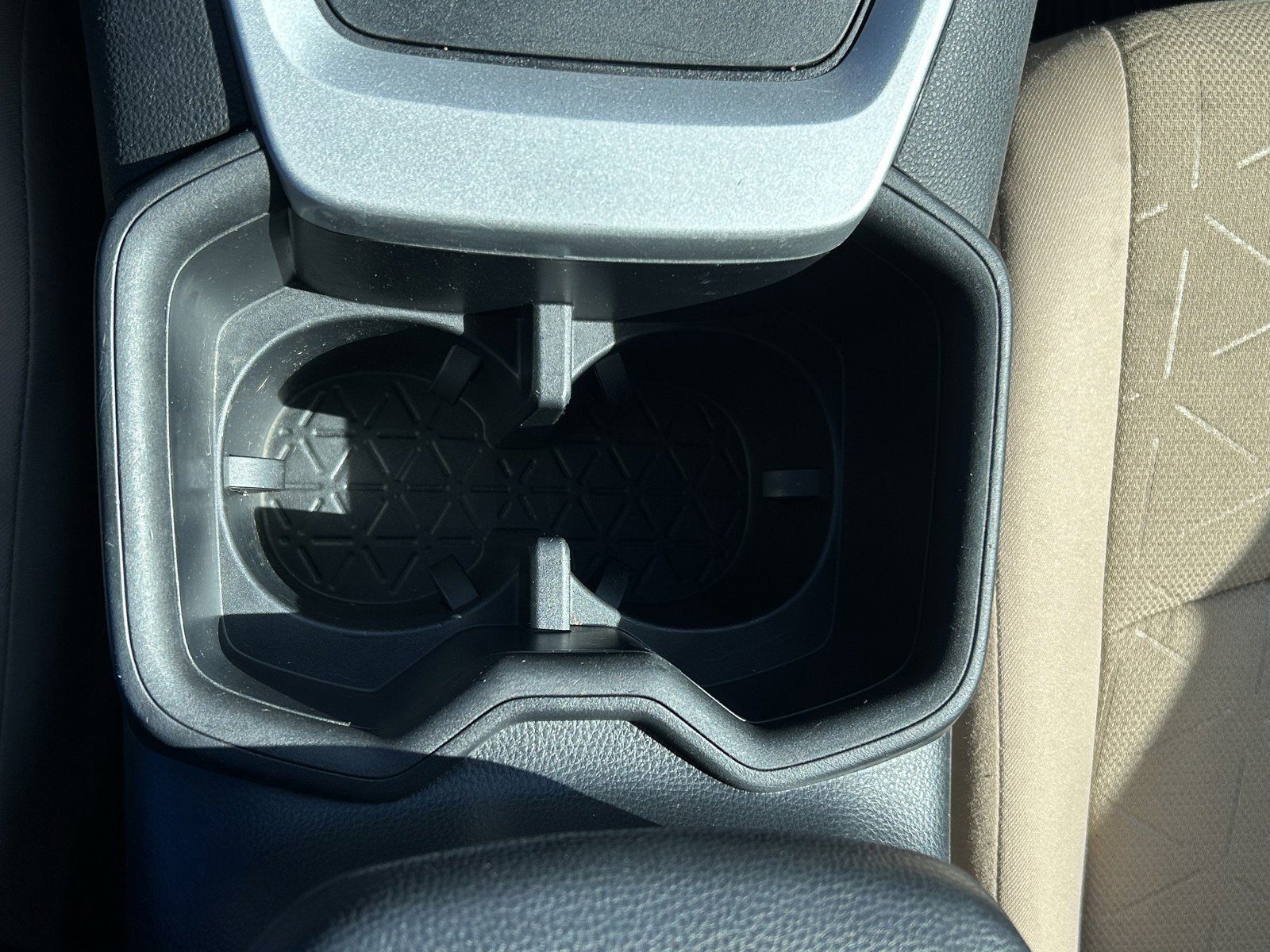 2022 Toyota RAV4 Hybrid XLE photo 32