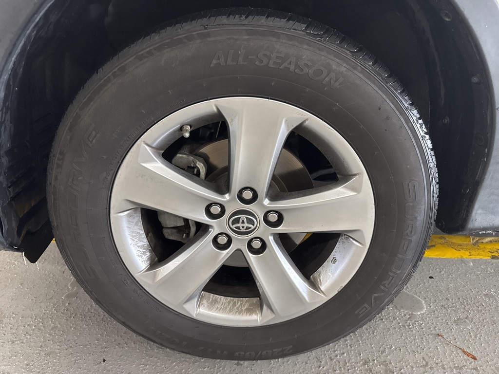 2015 Toyota RAV4 XLE photo 3