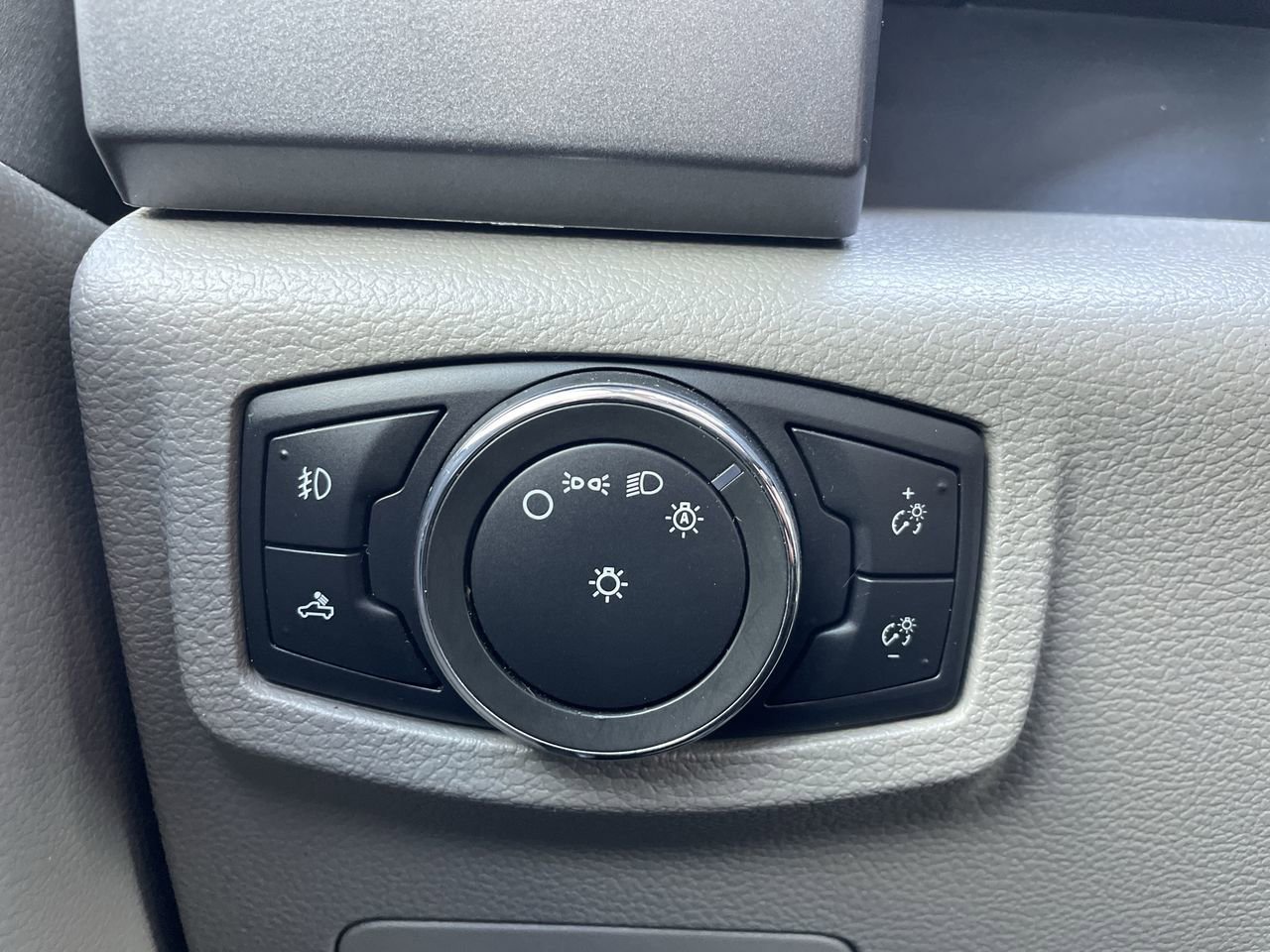 2015 Ford F-150 XLT photo 23