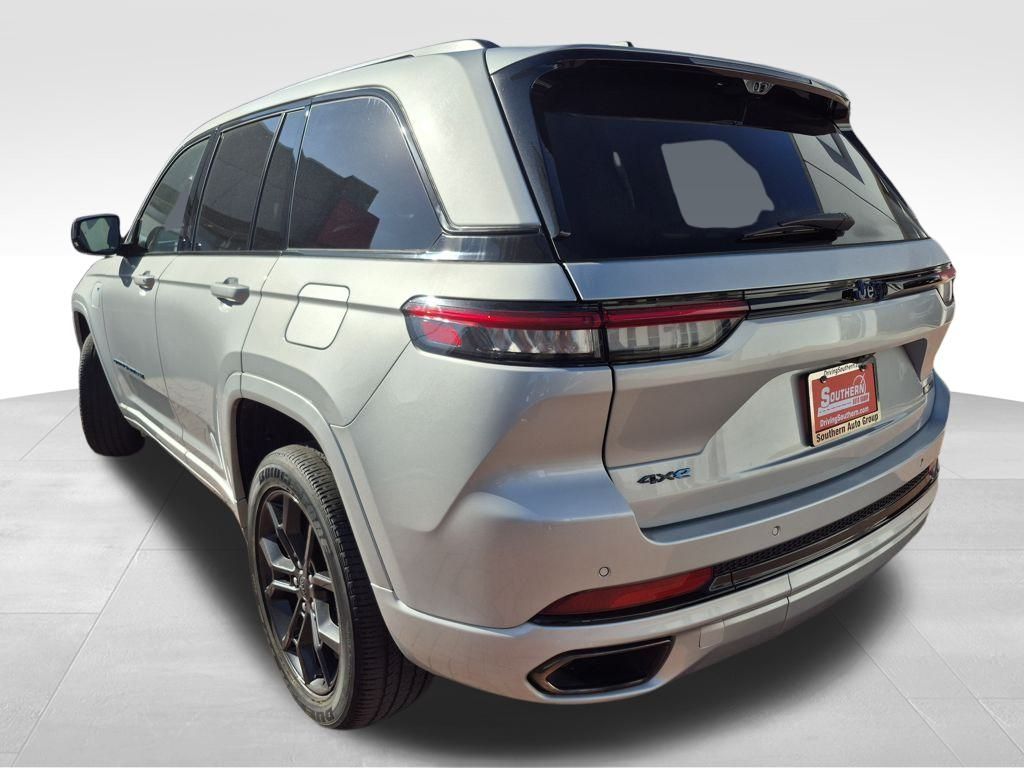 2023 Jeep Cherokee 4xe photo 2