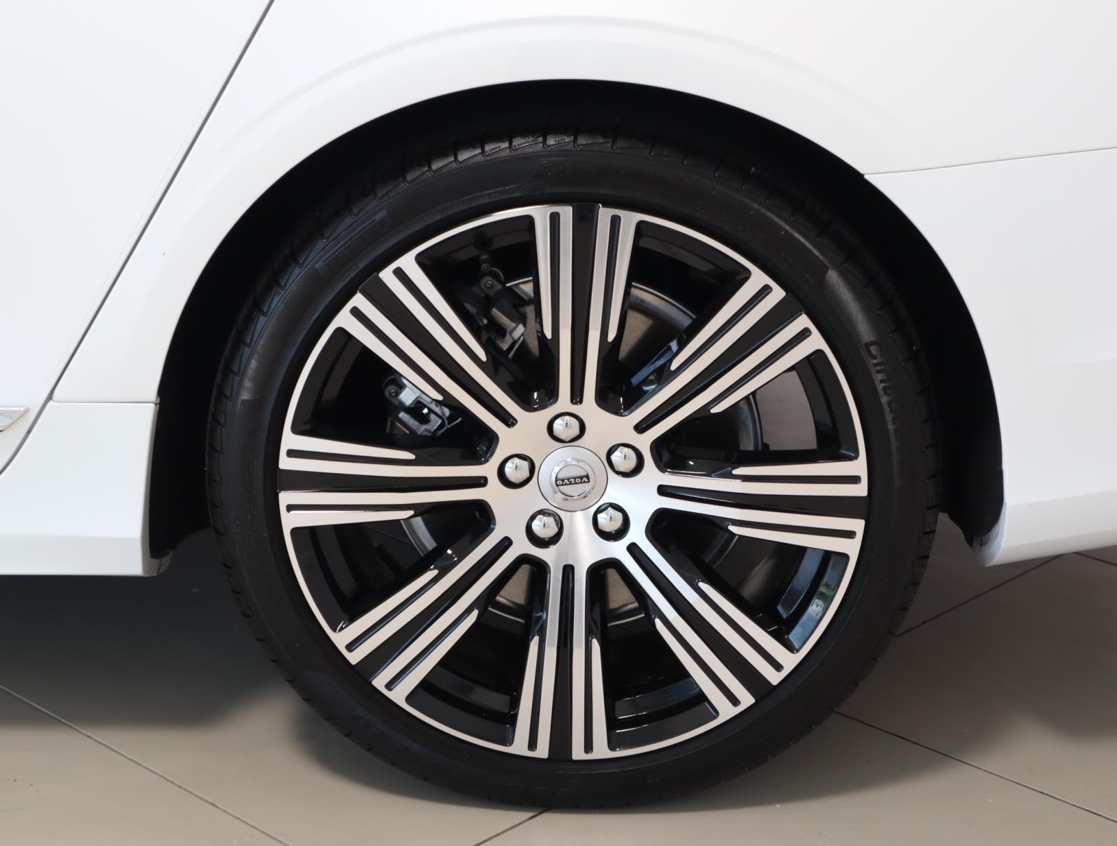 2025 Volvo S90 Plus photo 9