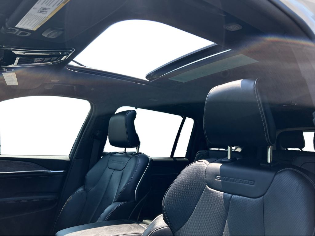 2023 Jeep Grand Cherokee Overland photo 26