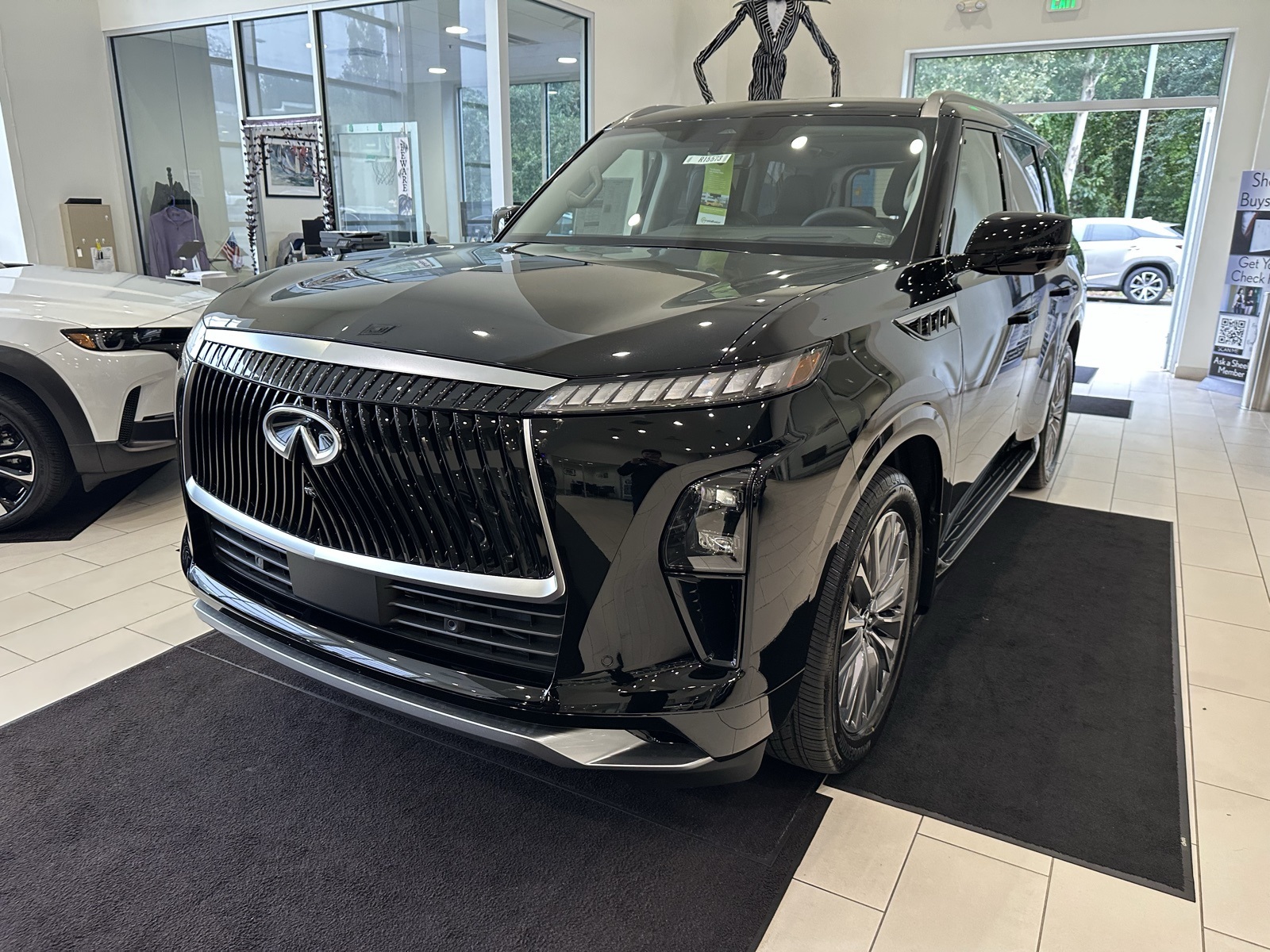 2026 Infiniti QX80 Luxe photo 3