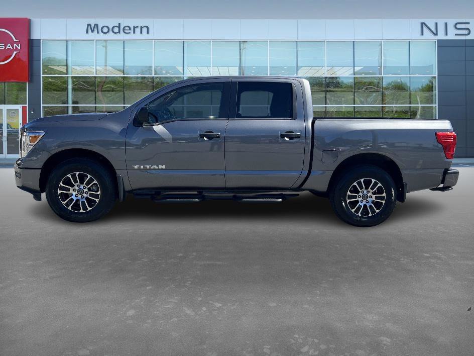 2024 Nissan Titan SV Crew Cab photo 8