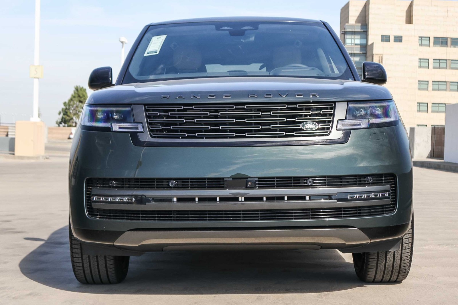 2025 Land Rover Range Rover SE photo 2
