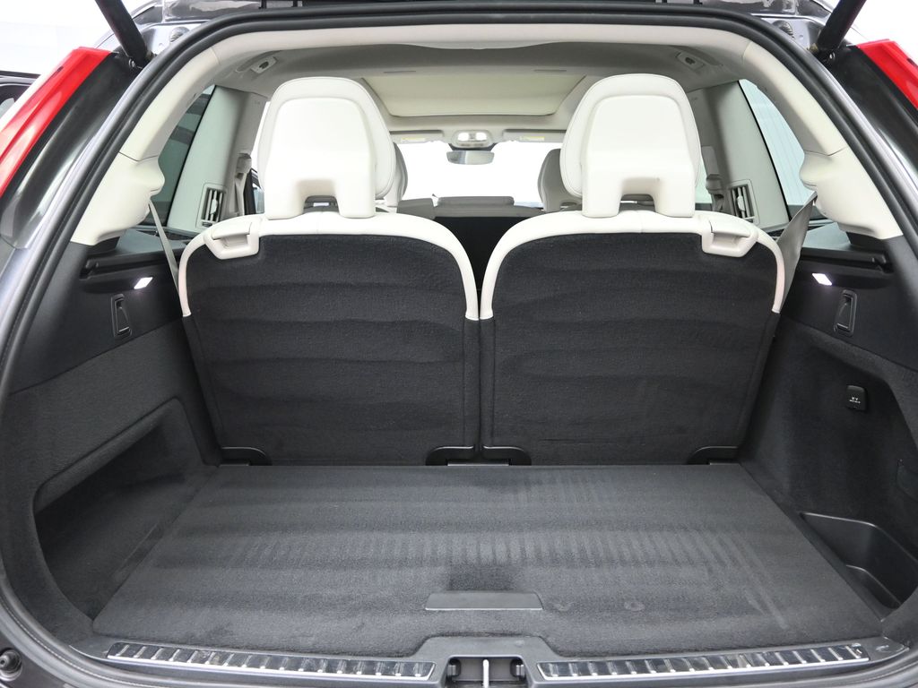2024 Volvo XC90 T8 Plus photo 13