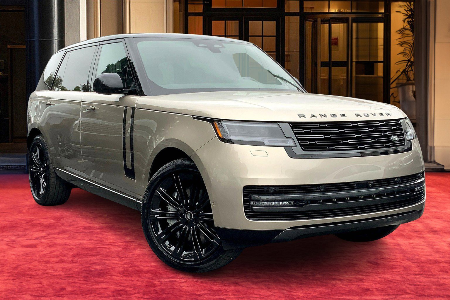 2025 Land Rover Range Rover SE photo 9