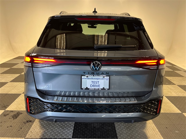 2026 Volkswagen Tiguan SE R-Line Black photo 4