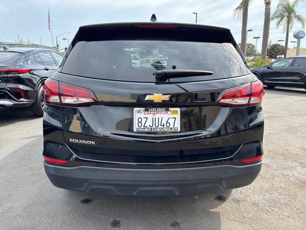 2022 Chevrolet Equinox LS photo 2