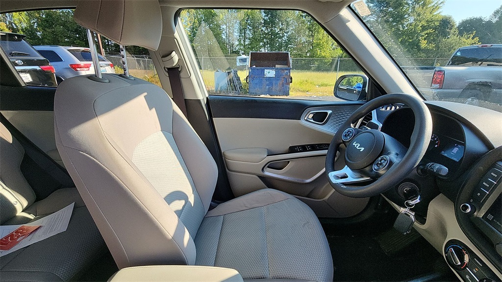 2022 Kia Soul LX photo 12