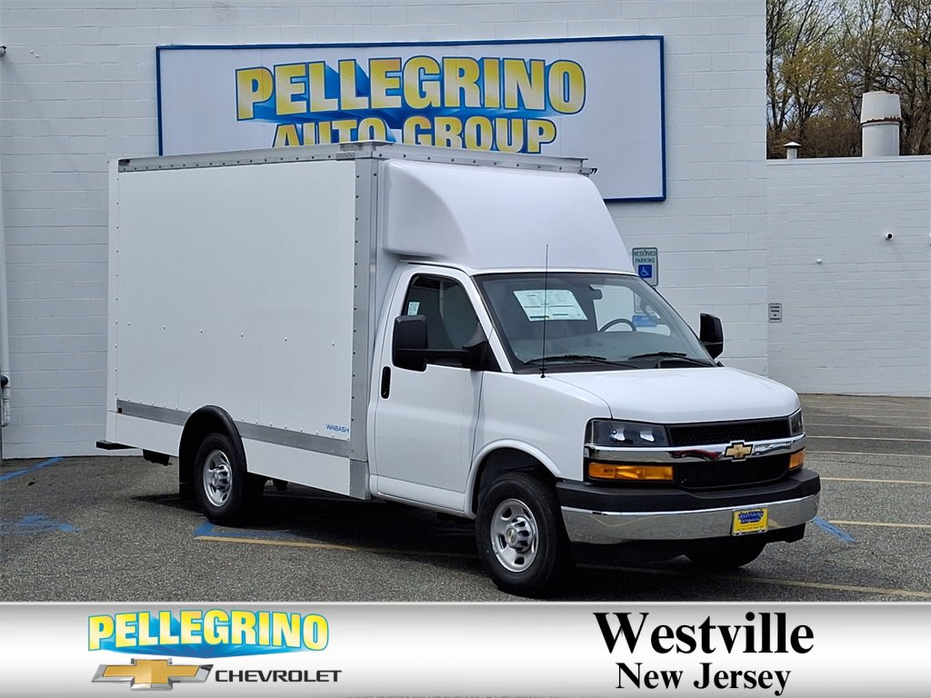 2025 Chevrolet Express Cutaway 3500 photo 4