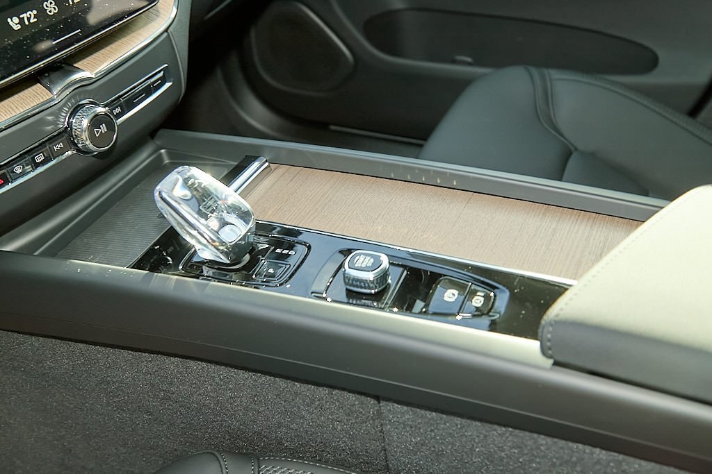 2026 VOLVO XC60 - Image 15