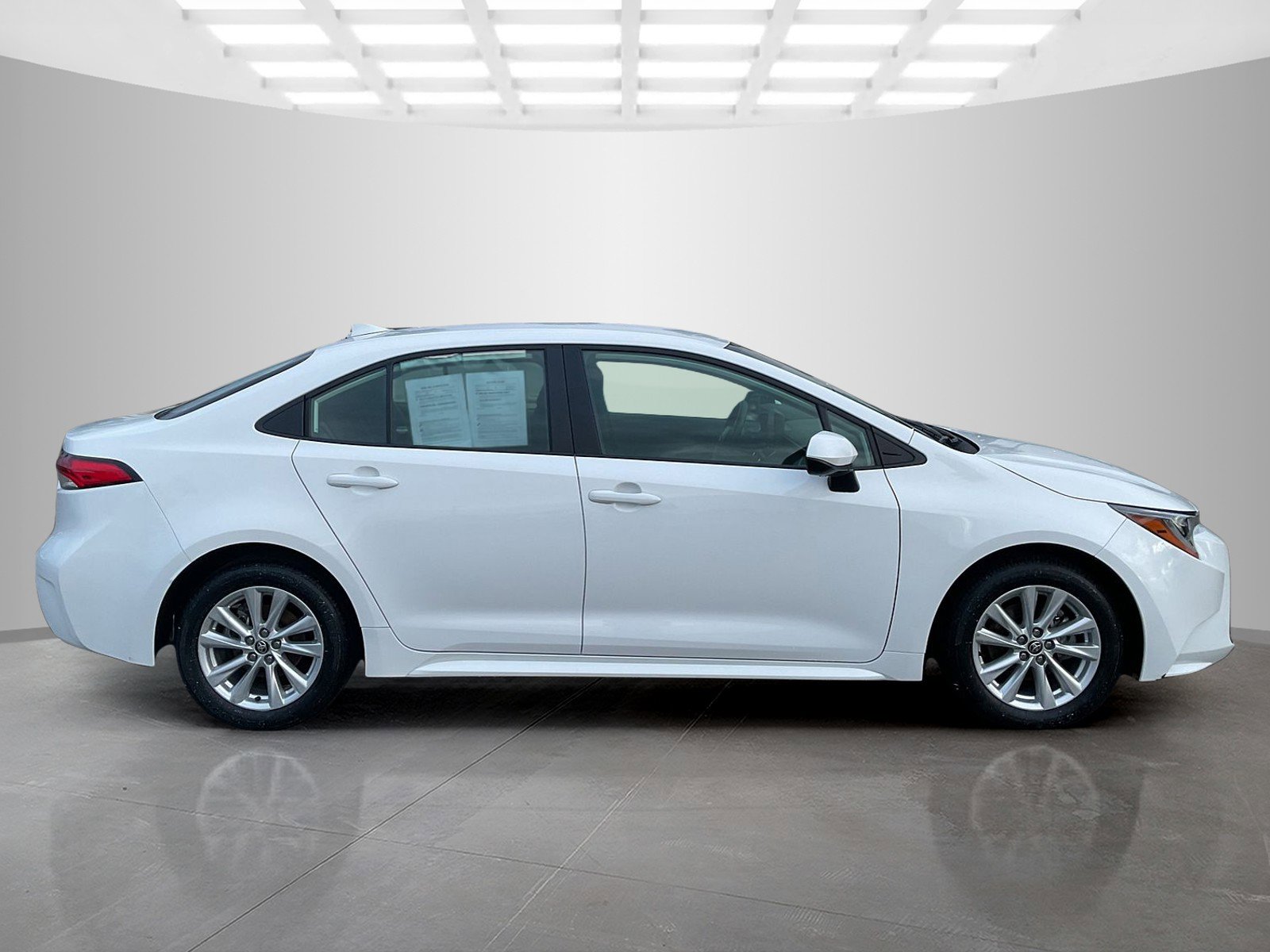 2025 Toyota Corolla LE photo 2