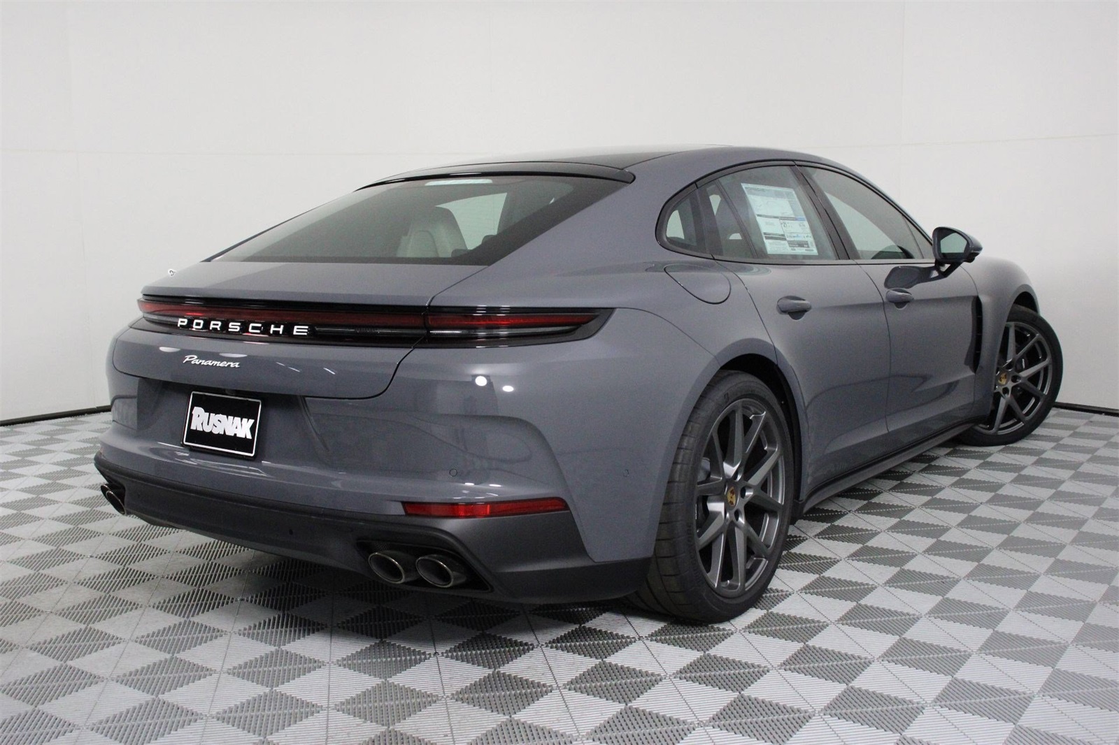 2025 Porsche Panamera 4 photo 7