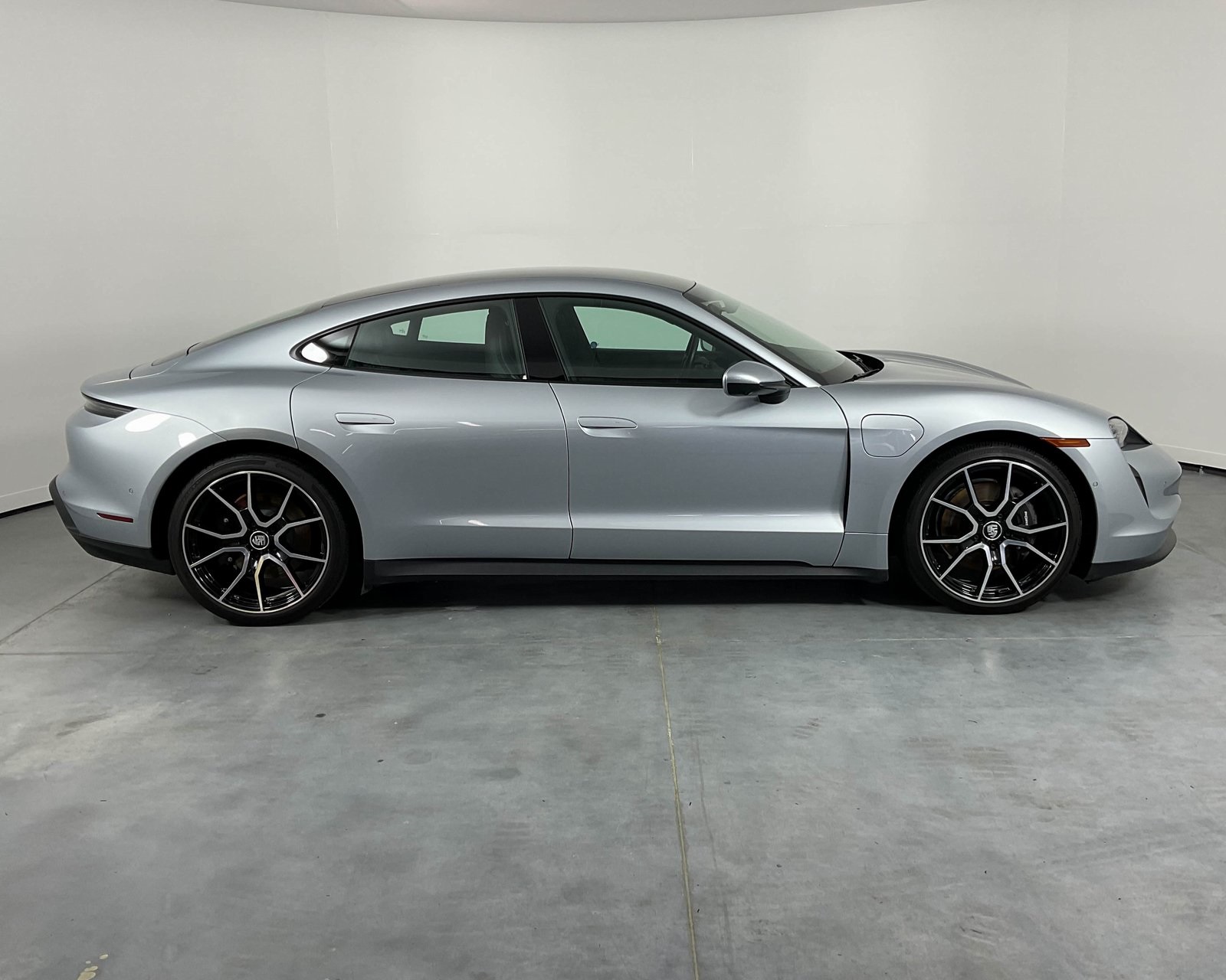 2023 Porsche Taycan S photo 8