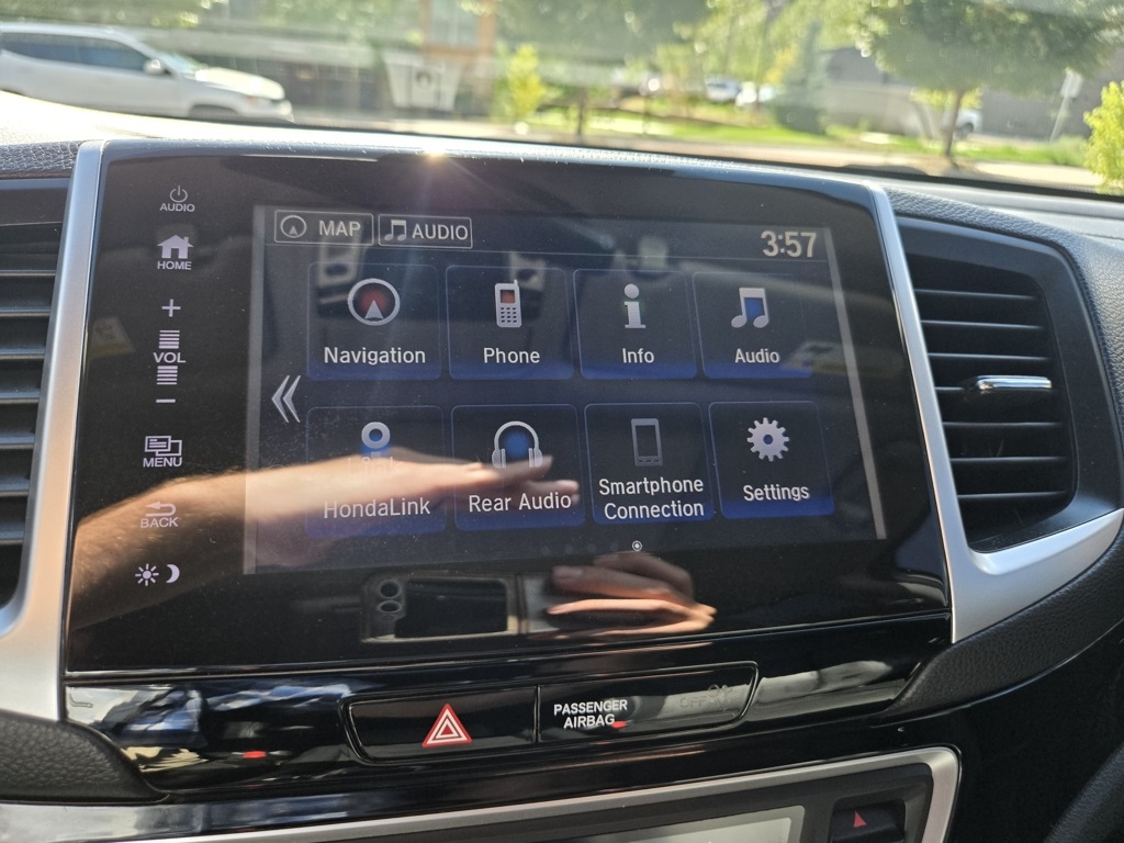 2017 Honda Pilot Elite photo 2