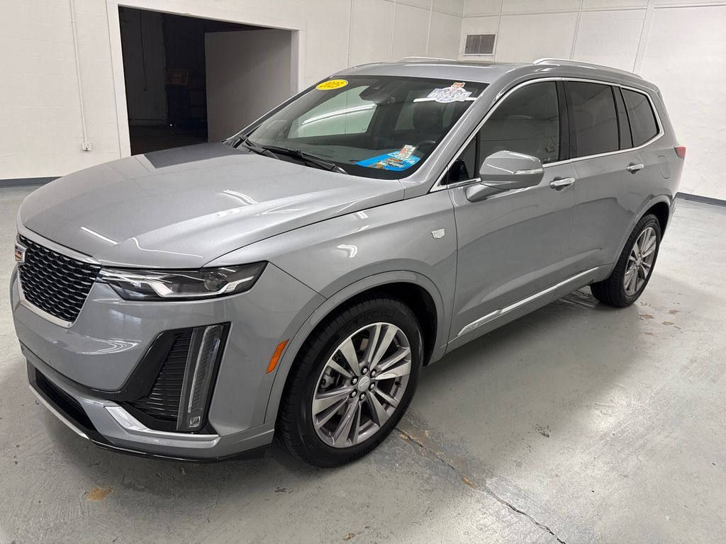 2025 Cadillac XT6 Premium Luxury photo 3