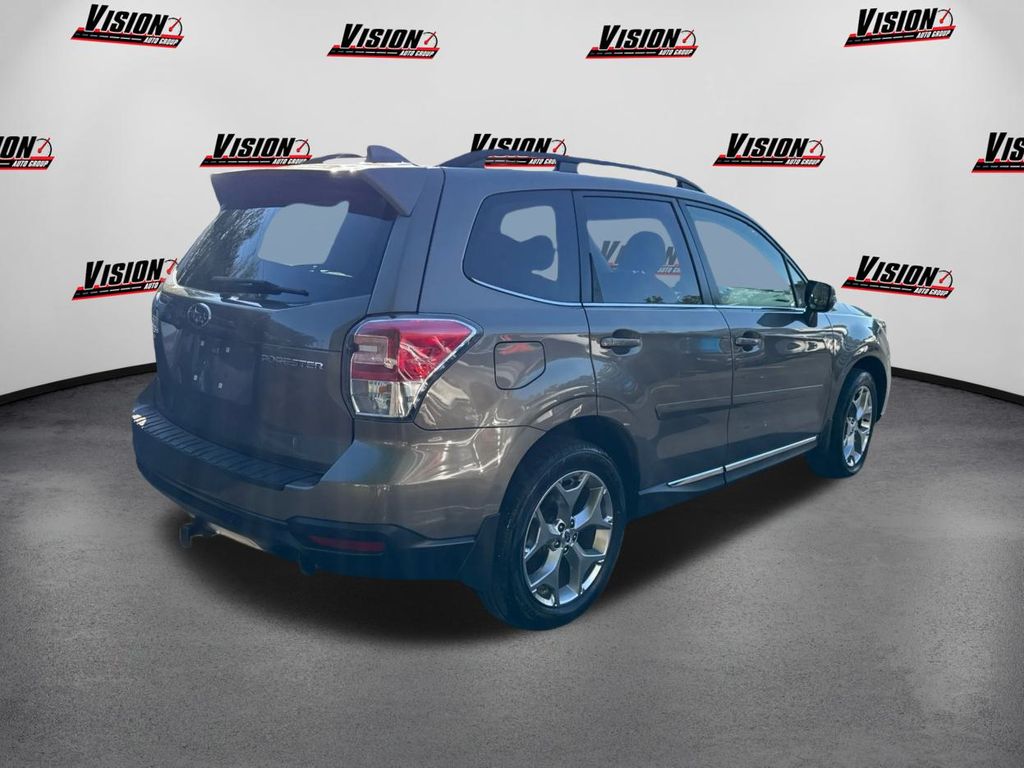 2018 Subaru Forester 2.5i Touring photo 4