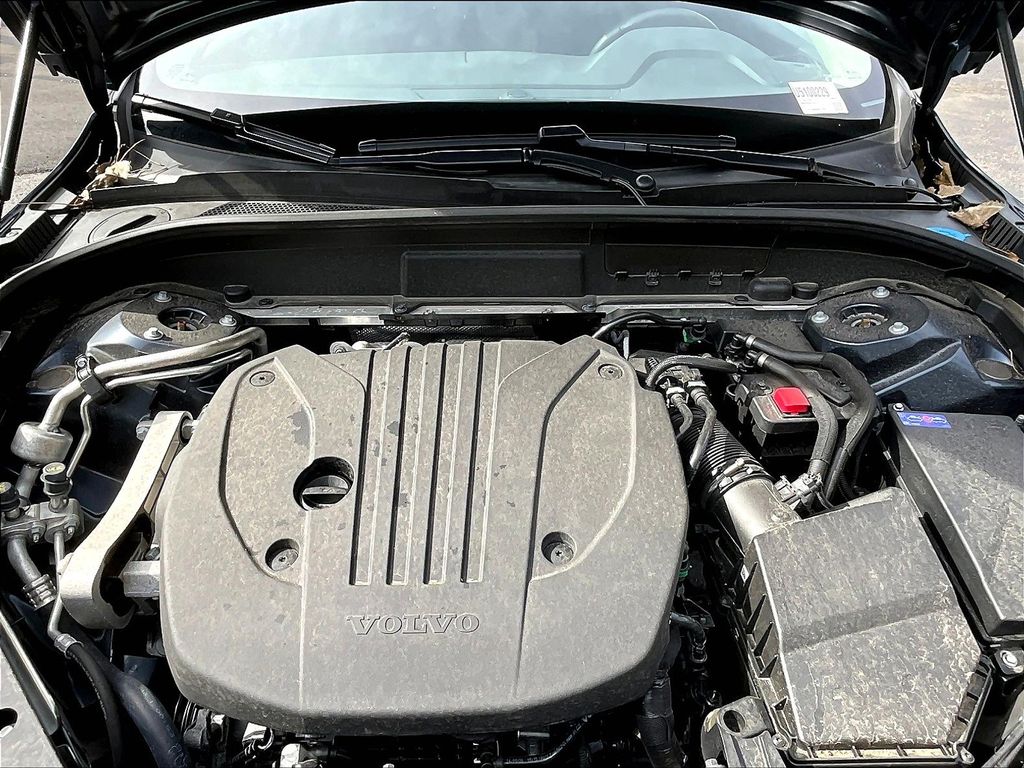 2025 Volvo XC60 B5 Plus photo 29
