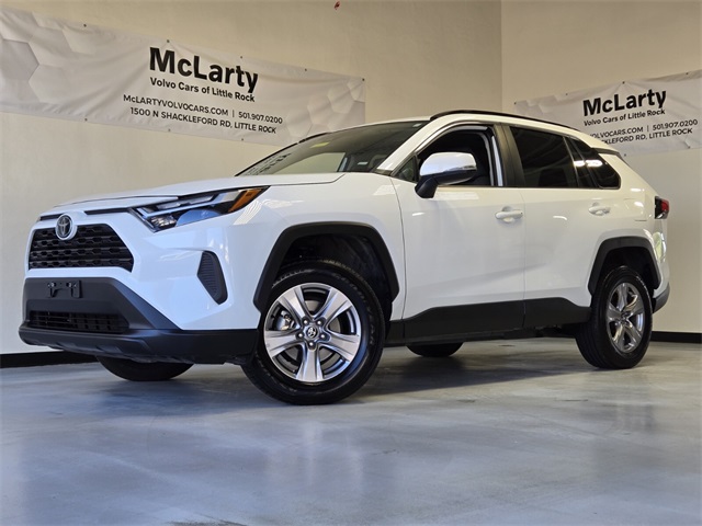 2023 Toyota RAV4 XLE photo 24