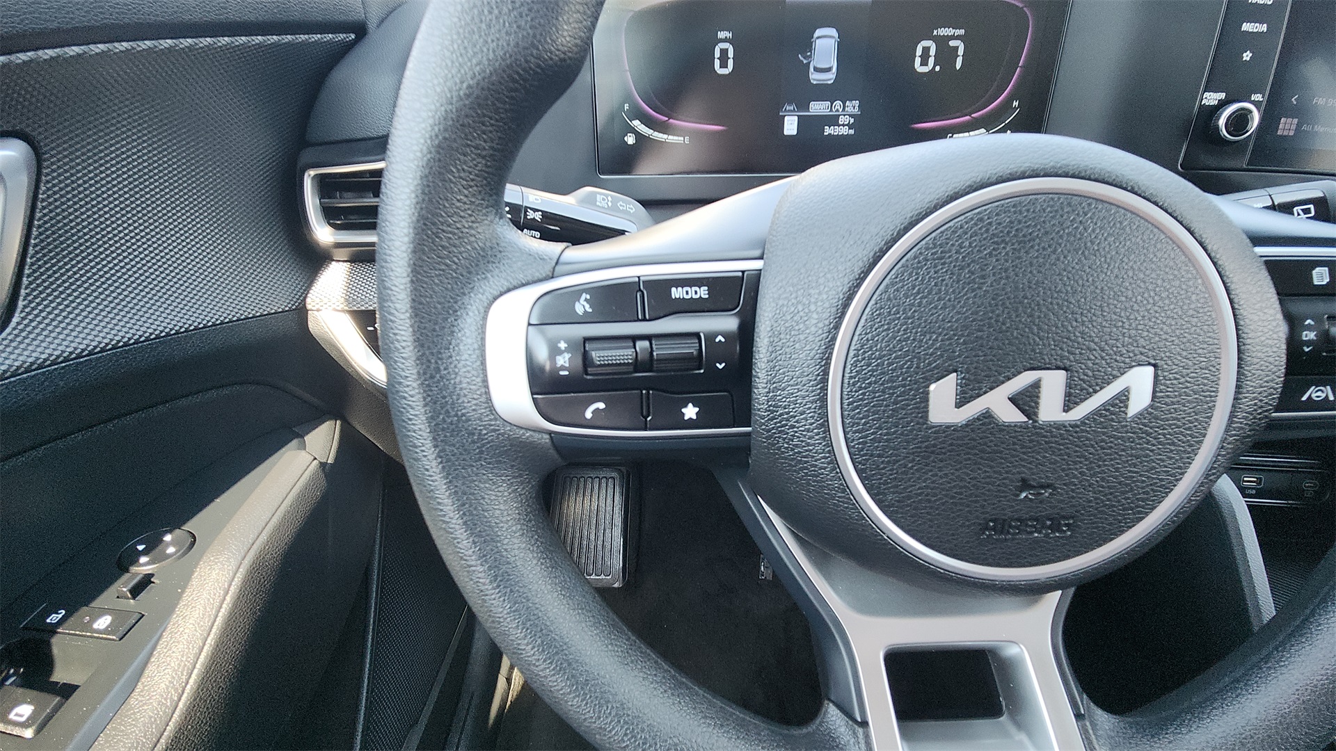 2024 Kia Sportage LX photo 22