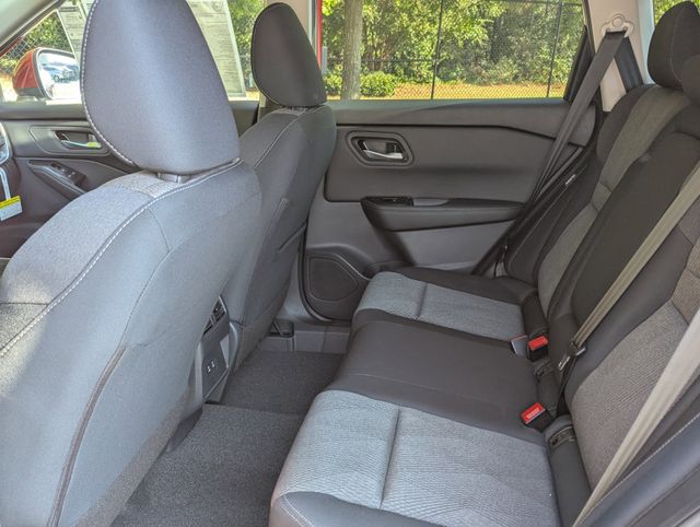 2026 Nissan Rogue SV photo 8