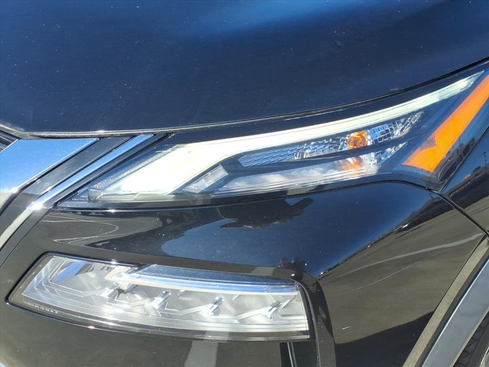 2023 Nissan Rogue SL Black at Robbins Nissan