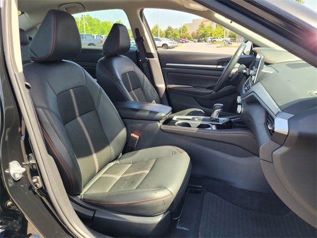 2023 Nissan Altima 2.5 SR photo 12