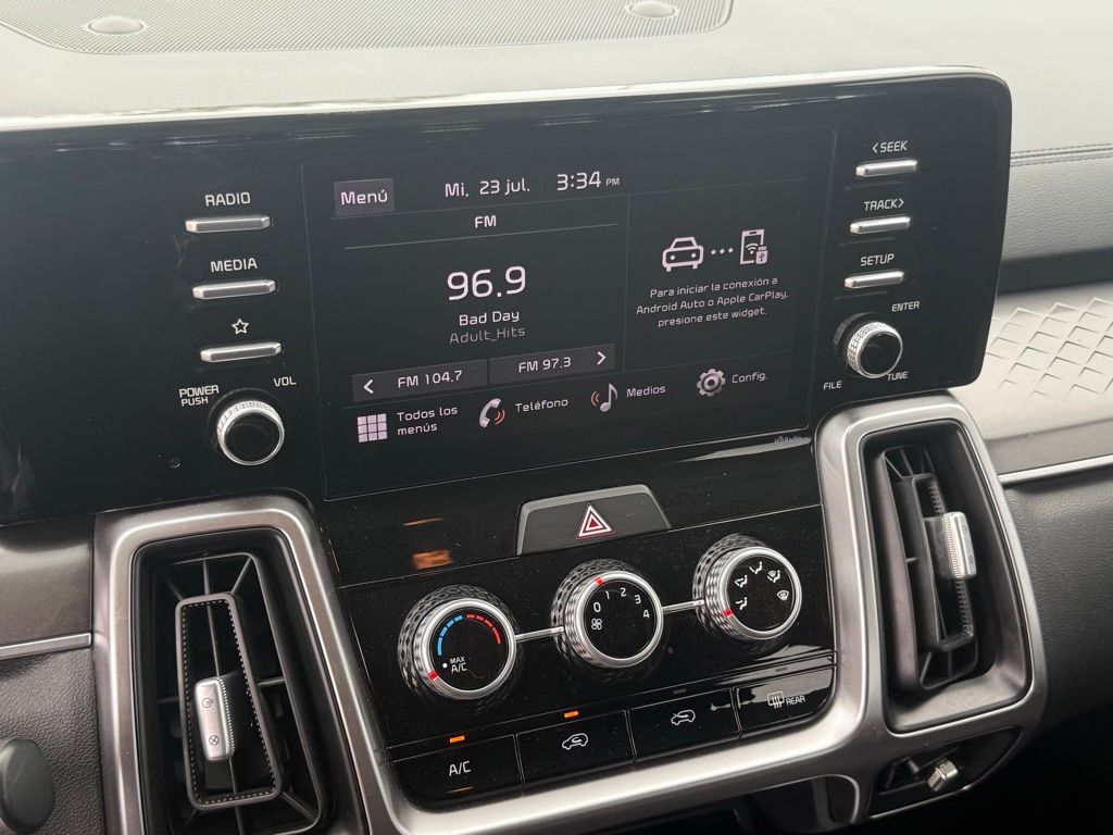 2022 Kia Sorento LX photo 13