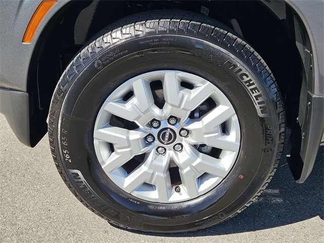 2024 Nissan Frontier SV photo 9