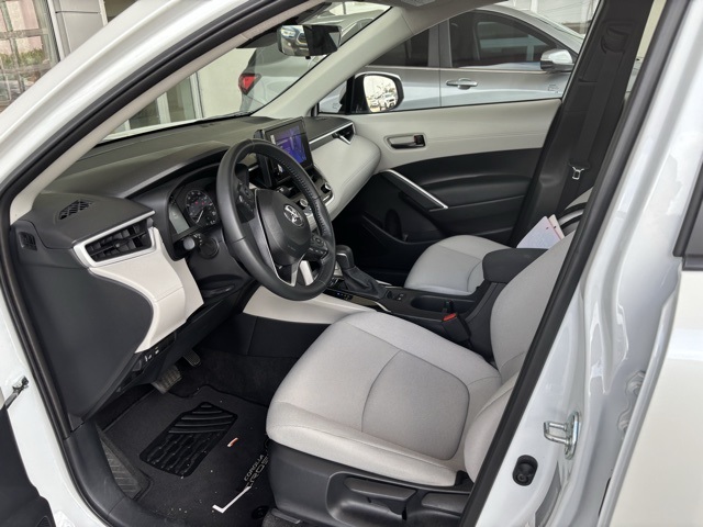 2024 Toyota Corolla Cross LE photo 4