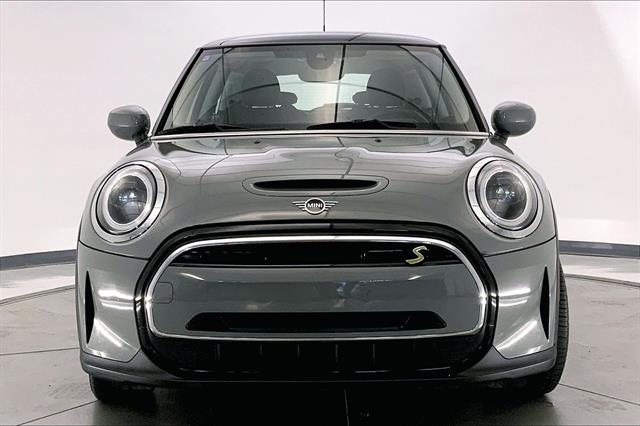 Used 2022 MINI Hardtop 2 Door SE with VIN WMW13DJ03N2P85981 for sale in Cincinnati, OH