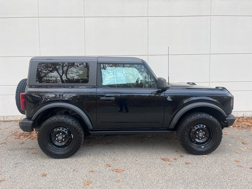 2023 Ford Bronco Black Diamond photo 3
