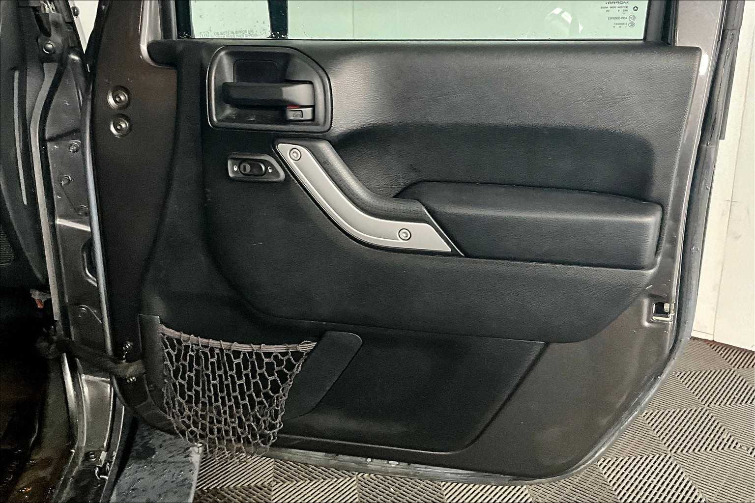 2016 Jeep Wrangler Unlimited Sahara photo 19
