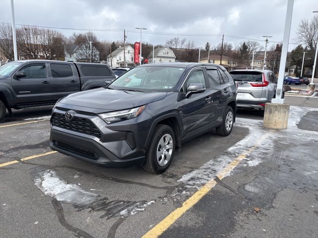 2024 Toyota RAV4 LE's photo