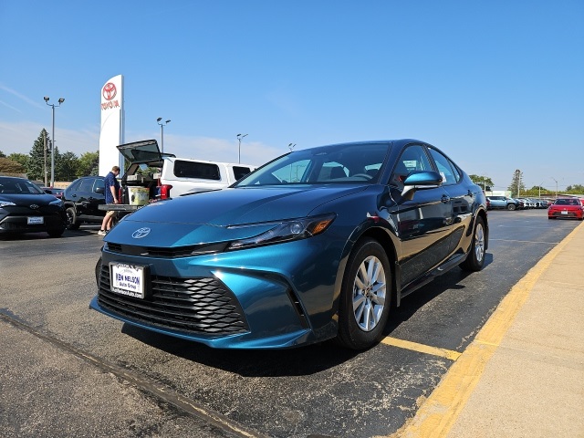 2026 Toyota Camry LE photo 3
