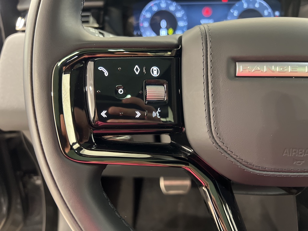 2025 Land Rover Range Rover Velar SE photo 11