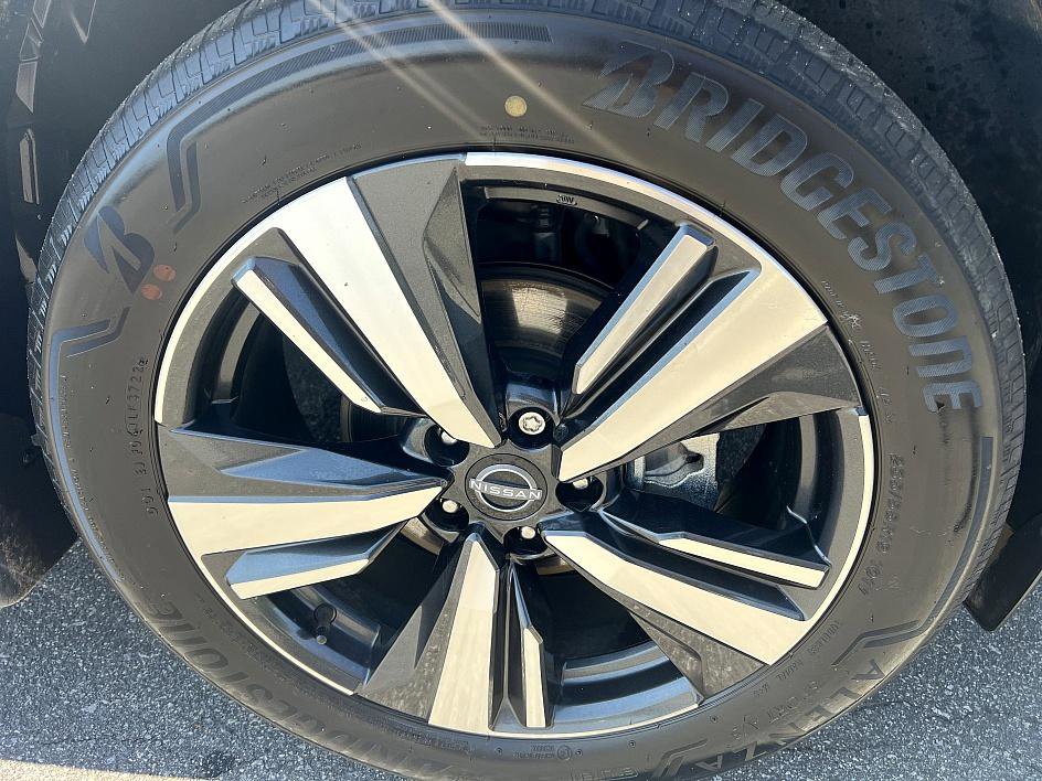 2023 Nissan Rogue Platinum photo 12