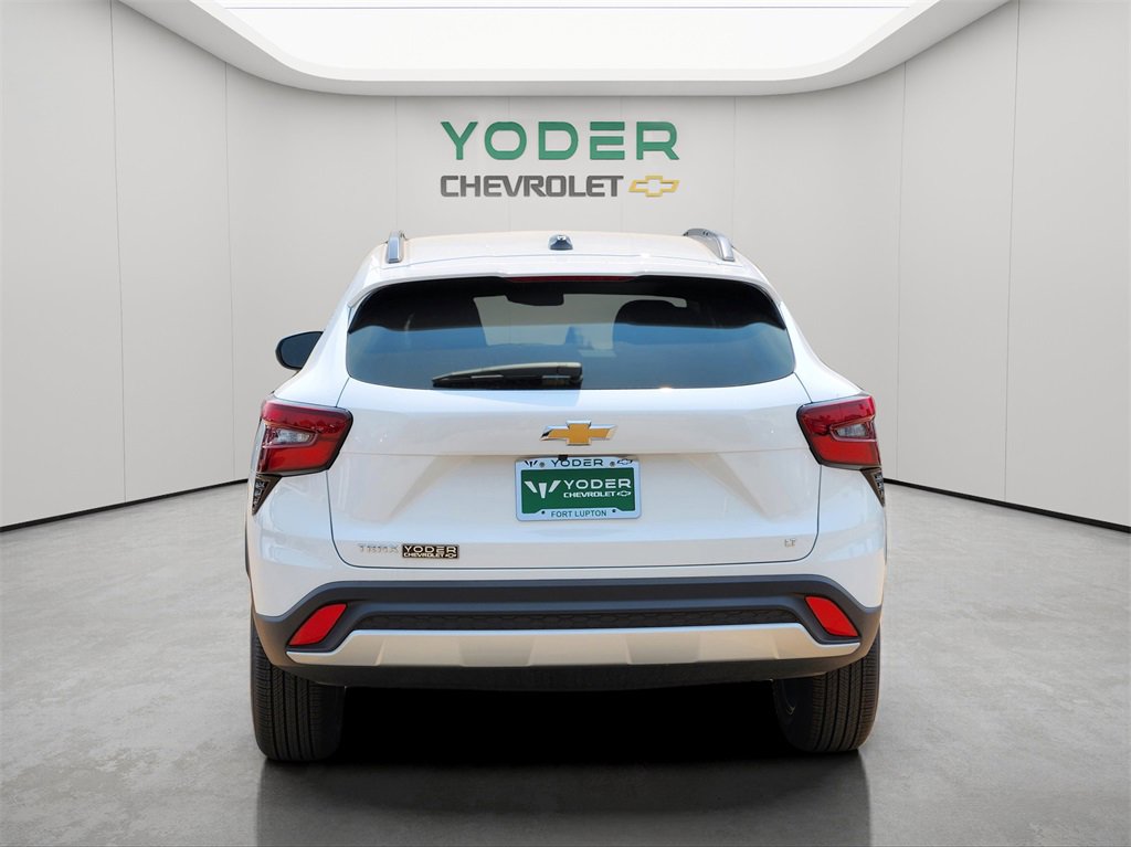 2025 Chevrolet Trax LT photo 8