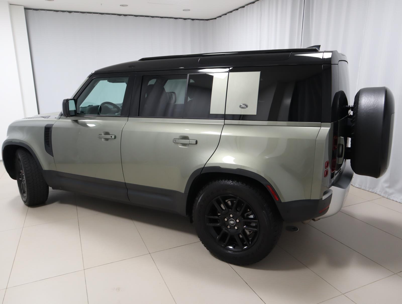 2023 Land Rover Defender 110 SE photo 2