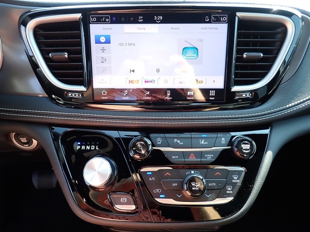 2026 Chrysler Pacifica photo 19